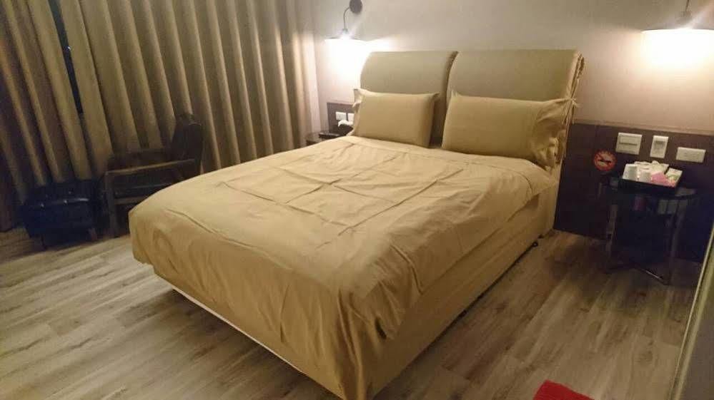 Open Room Hotel Tamsui Buitenkant foto